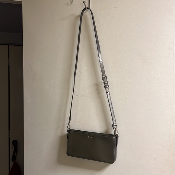 DKNY crossbody antique silver with dusk bag never used - Picture 4 of 6